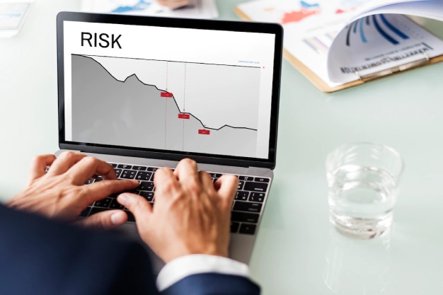 How to effectively reduce real estate investment risks